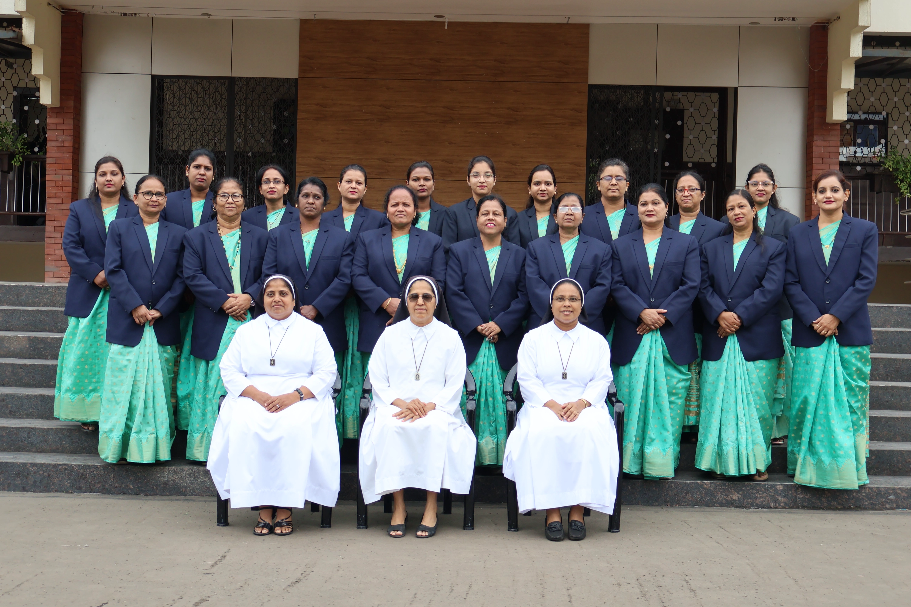 English%20Primary%20Staff@0.5x